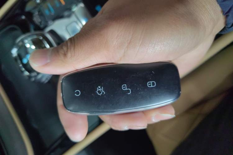 Used Denza D9 2025 DM-i Intelligent Drive 1020 Four-Wheel Drive Flagship Model