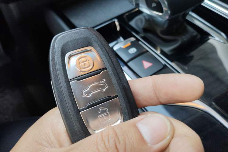 Used Hongqi E-QM5 2022 431 km Charge & Enjoy Edition