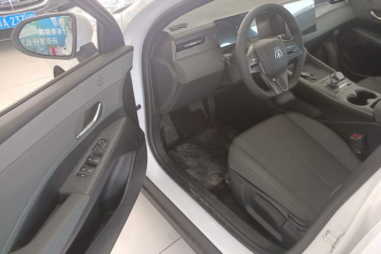 Used BYD Qin PLUS 2025 DM-i Smart Drive 55KM Leading Model

