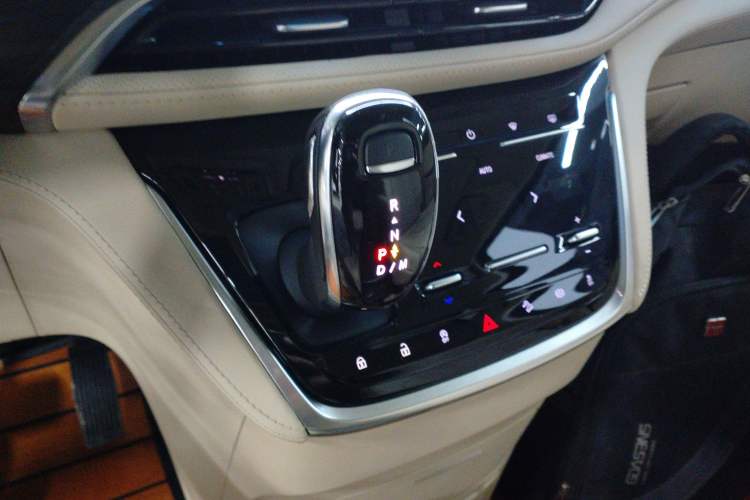 Used Buick GL8 2023 ES Lu Zun Deluxe Model
