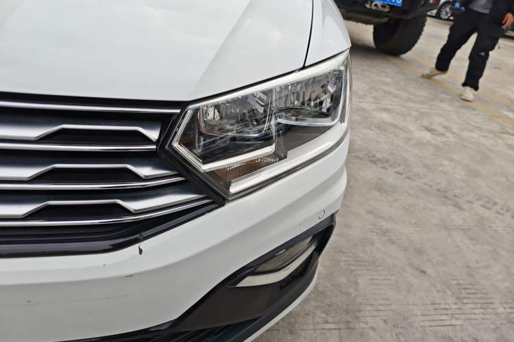 Used Volkswagen C-TREK 2017 1.6L Automatic Luxury Model