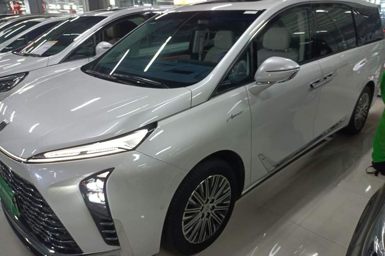 Used Buick GL8 New Energy 2024 Lu Zun Luxury Edition 6-Seater
