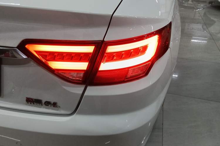 Used Geely Auto Emgrand GL 2017 1.8L DCT Elite Model
