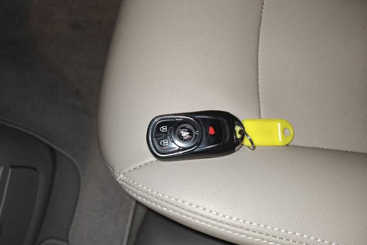 Used Buick GL8 2023 Land Executive Class Comfort Model
