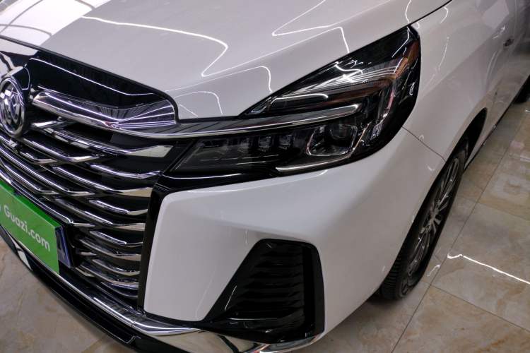 Used Buick GL8 2023 Facelifted Land Cruiser Executive Luxury Version
