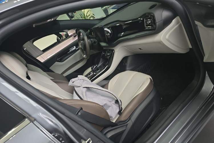 Used BYD Qin PLUS 2024 HONOR Edition DM-i 55KM Leading Model
