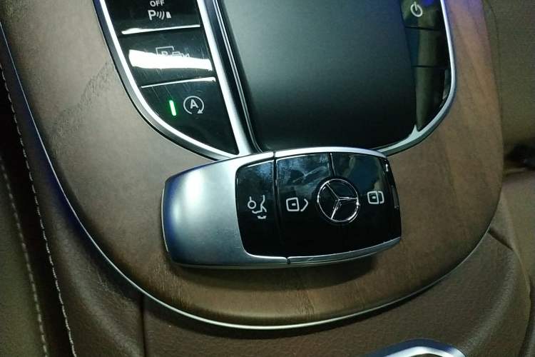 Used Mercedes-Benz E-Class 2023 Facelift E 260 L
