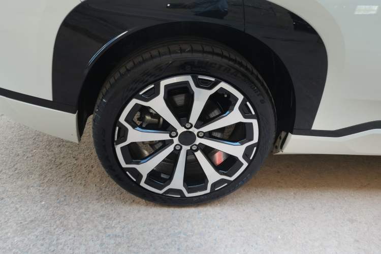 Used AION V 2024 Aion Tyrannosaurus 650 Smart Premium Edition
