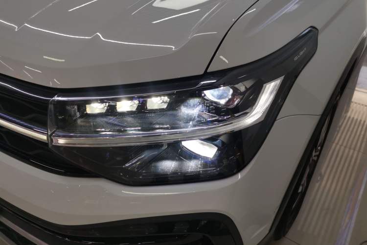 Used Volkswagen Tharu 2024 300TSI Two-Wheel-Drive Moon Luxury Edition
