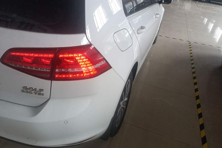 Used Volkswagen Golf 2016 230TSI Automatic Luxury Version
