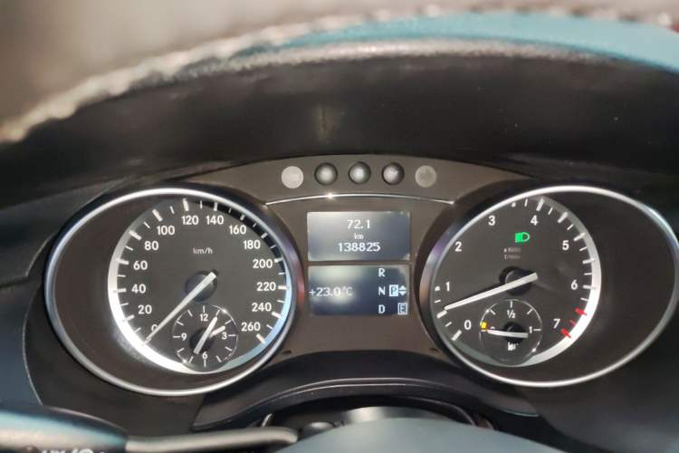 Used Mercedes-Benz R-Class 2017 R 320 4MATIC Business Edition Prestige Model
