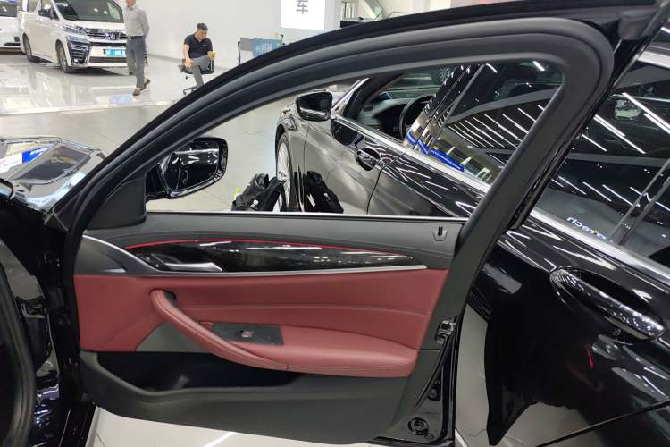 Used BMW 5 Series 2022 Second Facelift 525Li M Sport Package
