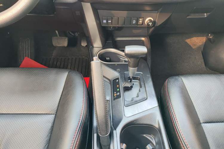 Used Toyota RAV4 2016 2.0L CVT Two-Wheel Drive Fashion Edition China V Standard
