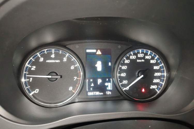 Used Mitsubishi Outlander 2019 2.4L 4x4 Zhi Xiang Edition 5 Seats China VI Standard
