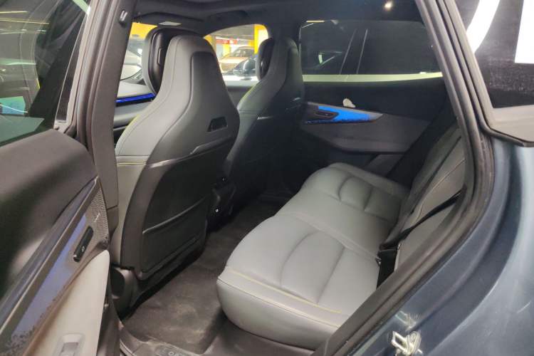 Used Lynk & Co 08 EM-P 2025 220 km All-Wheel-Drive Performance Halo