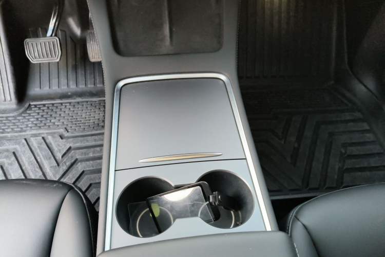 Used Tesla Model Y 2021 Long-Range All-Wheel-Drive Version
