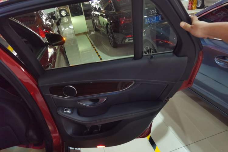 Used Mercedes-Benz GLC 2019 GLC 260 L 4MATIC Dynamic Model
