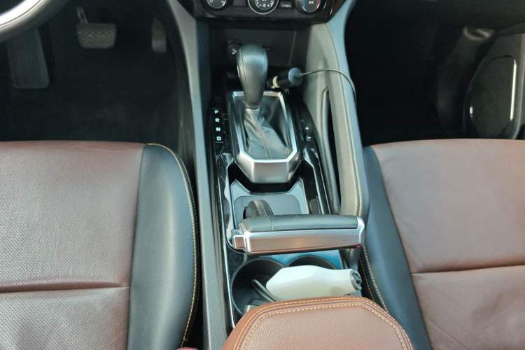 Used JMC Yusheng S350 2016 2.0T Automatic All-Wheel Drive Gasoline Ultra-Luxury 5-Seater
