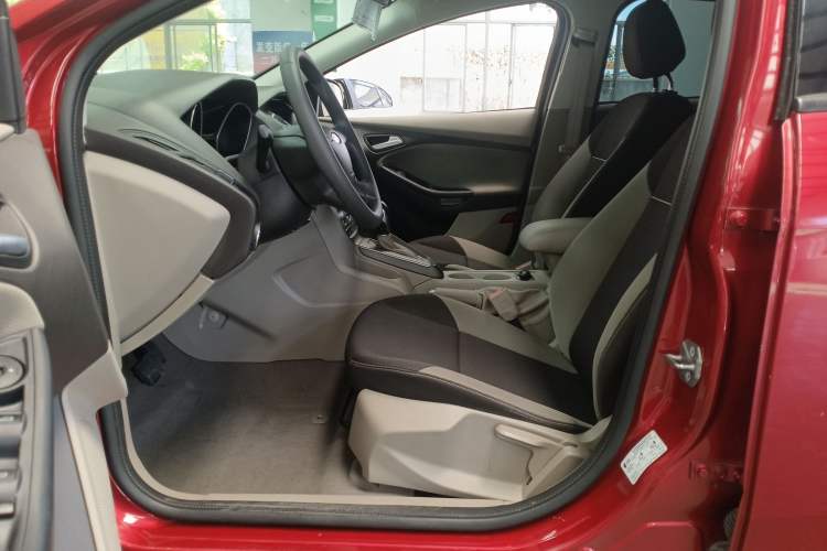 Used Ford Focus 2012 Sedan 1.6L Automatic Comfort Model
