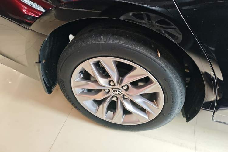 Used Toyota Avalon 2019 Dual-Engine 2.5L Luxury Edition China VI Standard
