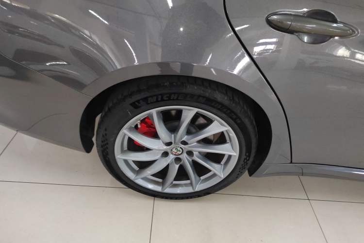 Used Alfa Romeo Giulia 2017 2.0T 280HP Luxury Edition
