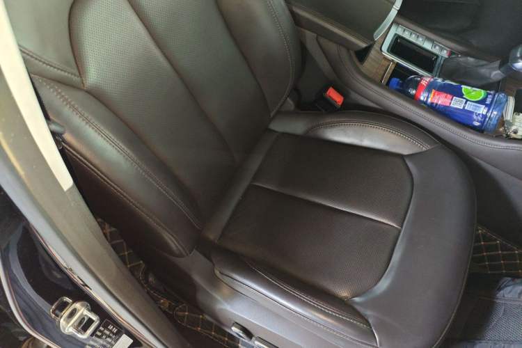 Used Roewe RX8 2019 30T Smart Connectivity Two-Wheel Drive Supreme Flagship Edition
