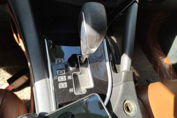 Used Dongfeng Aeolus AX7 2015 2.0L Automatic Zhiyue Version
