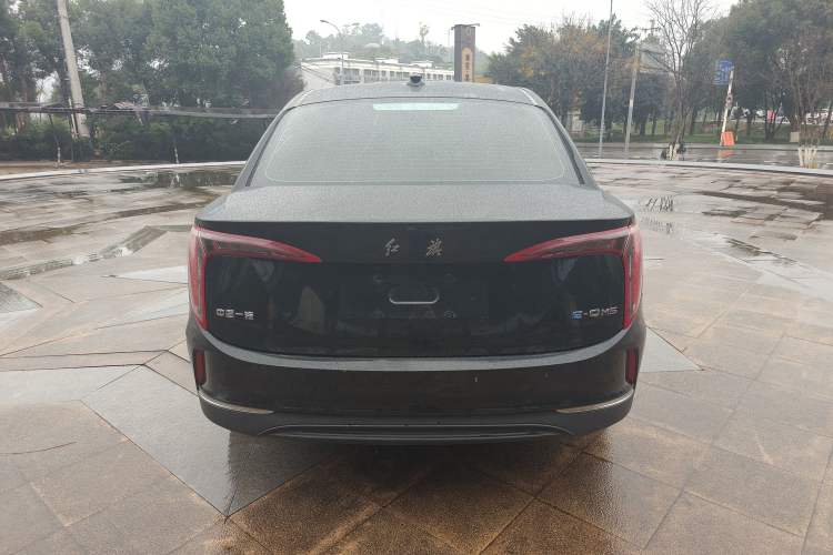 Used Hongqi E-QM5 2022 431 km Charge & Enjoy Edition