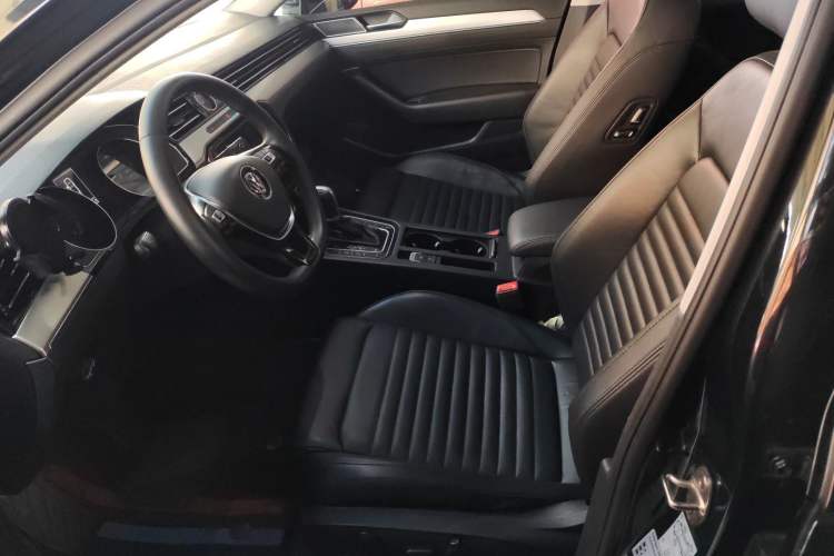 Used Volkswagen Magotan 2018 330TSI DSG Advanced Model
