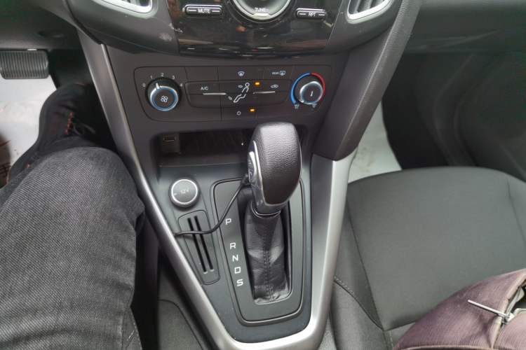 Used Ford Focus 2018 Hatchback Classic 1.6L Automatic Comfort Plus SmartDrive Edition
