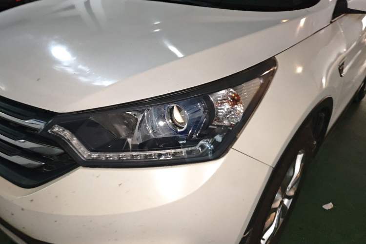 Used Dongfeng Aeolus AX7 2015 2.0L Manual Parade Edition
