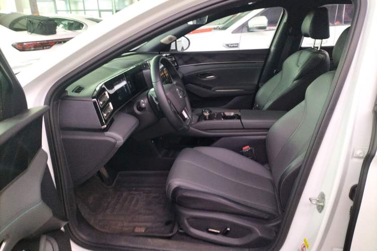 Used BYD Qin L 2025 DM-i Smart Drive 120KM Superior Model
