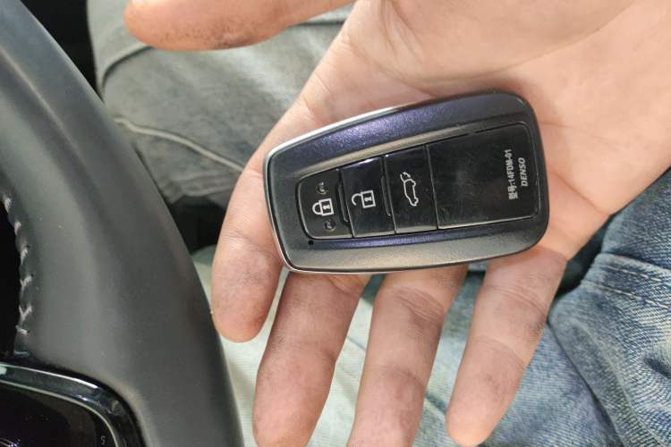 Used Toyota Highlander 2023 2.5L Smart Electric Hybrid Dual-Engine 4x4 Knight Edition 7 Seats
