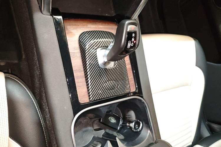 Used Land Rover Discovery Sport 2020 249 PS R-Dynamic Performance Edition
