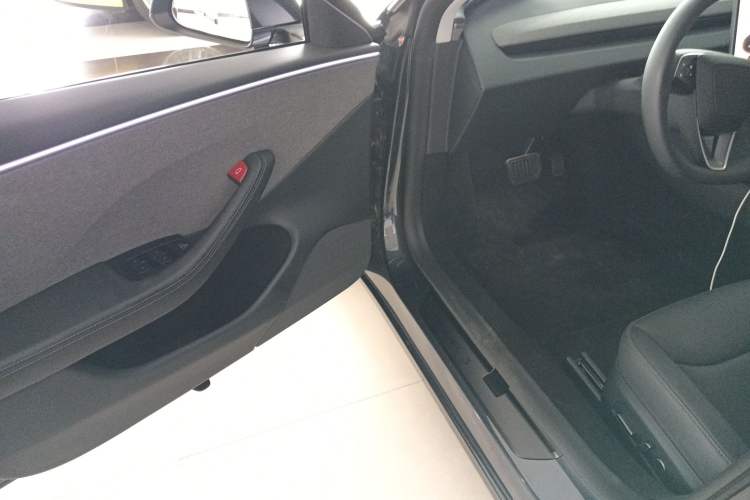 Used Tesla Model 3 2025 Rear-Wheel-Drive Version
