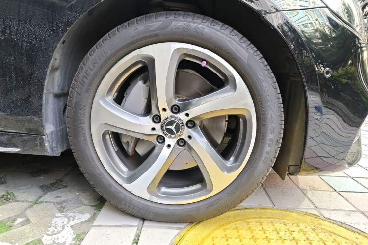 Used Mercedes-Benz E-Class 2017 E 300 L Sporty and Stylish Model
