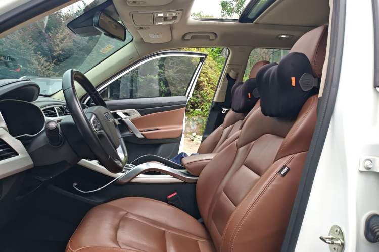 Used Geely Auto Emgrand X7 Sport 2018 1.8TD Automatic Two-Wheel Drive ZhiZun Model with 4G Connectivity
