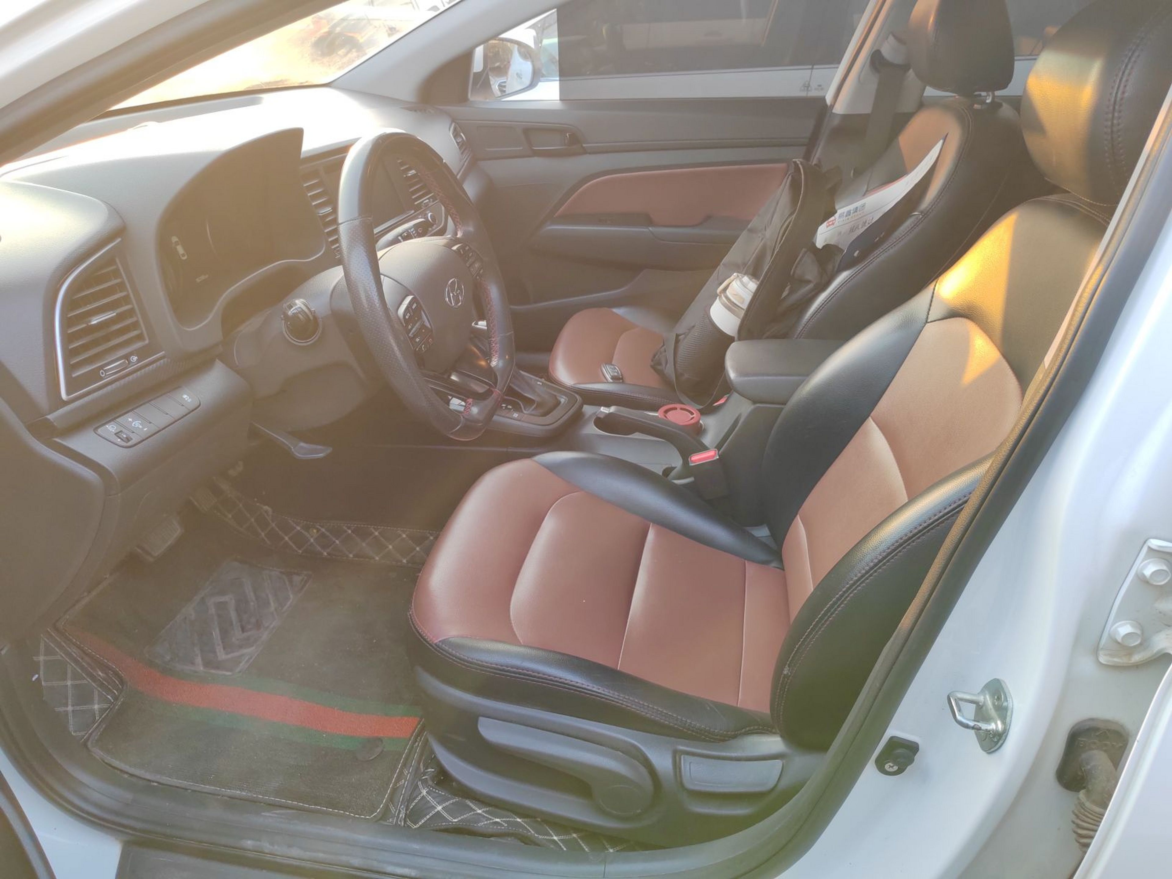 Переднее сиденье в автомобиле