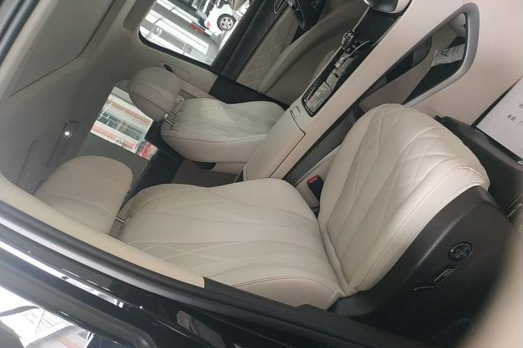 Used Denza D9 2025 DM-i Intelligent Drive 1020 Four-Wheel Drive Prestige Model
