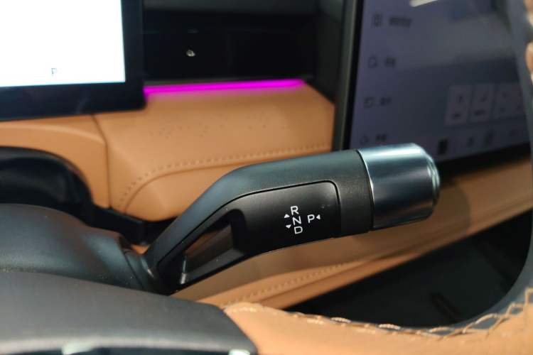 Used  Galaxy 8 2025 130km EM-i Prestige Edition
