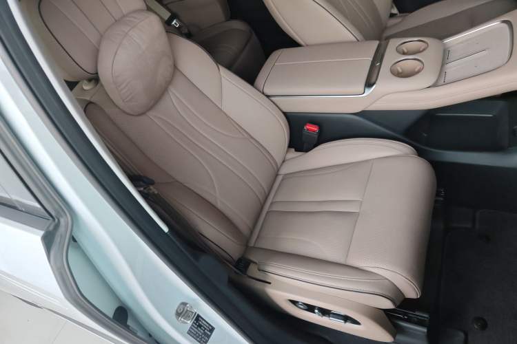 Used XPeng X9 2025 740 Ultra-Long Range Max
