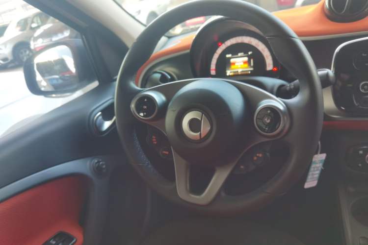 Used  forfour 2016 1.0L 52 kW Passion Edition
