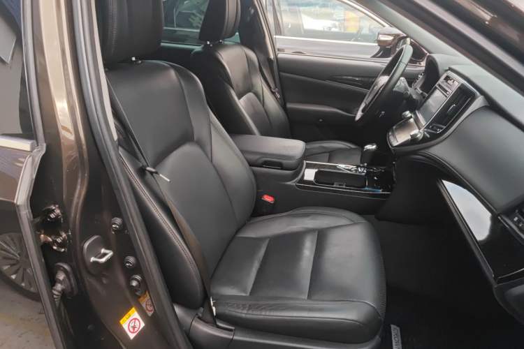 Used Toyota Crown 2015 2.0T Fashion Edition
