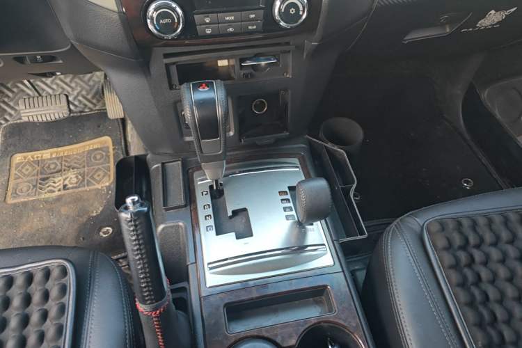 Used Mitsubishi Pajero 2018 V97 3.8L 5-Door GLS Sunroof Dual Differential – Middle East