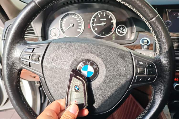 Used BMW 5 Series 2014 525Li Leading Model
