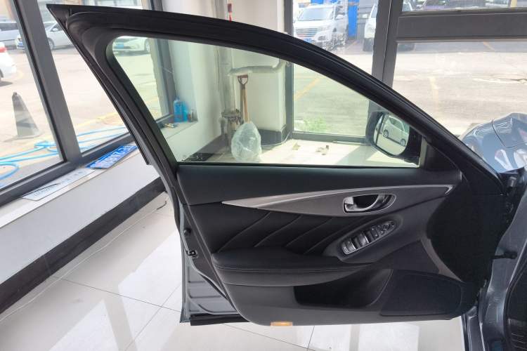 Used Infiniti Q50L 2015 2.0T Enjoyment Edition
