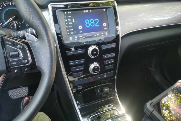 Used Haval H2 2018 1.5T Dual-Clutch Two-Wheel Drive Fashion Model China VI Standard
