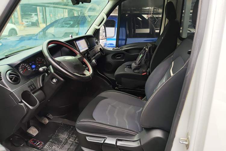 Used Iveco Eurocargo 2021 2.0T Manual Super Rui Long Wheelbase Short Overhang High Roof Side-Sliding Door F1A