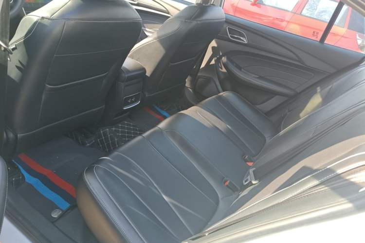 Used Roewe i5 2020 1.5L Automatic 4G Connect Luxury Flagship Edition
