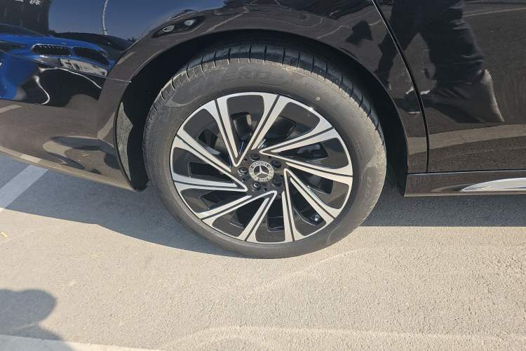 Used Mercedes-Benz E-Class 2025 Facelift E 300 L Luxury Edition
